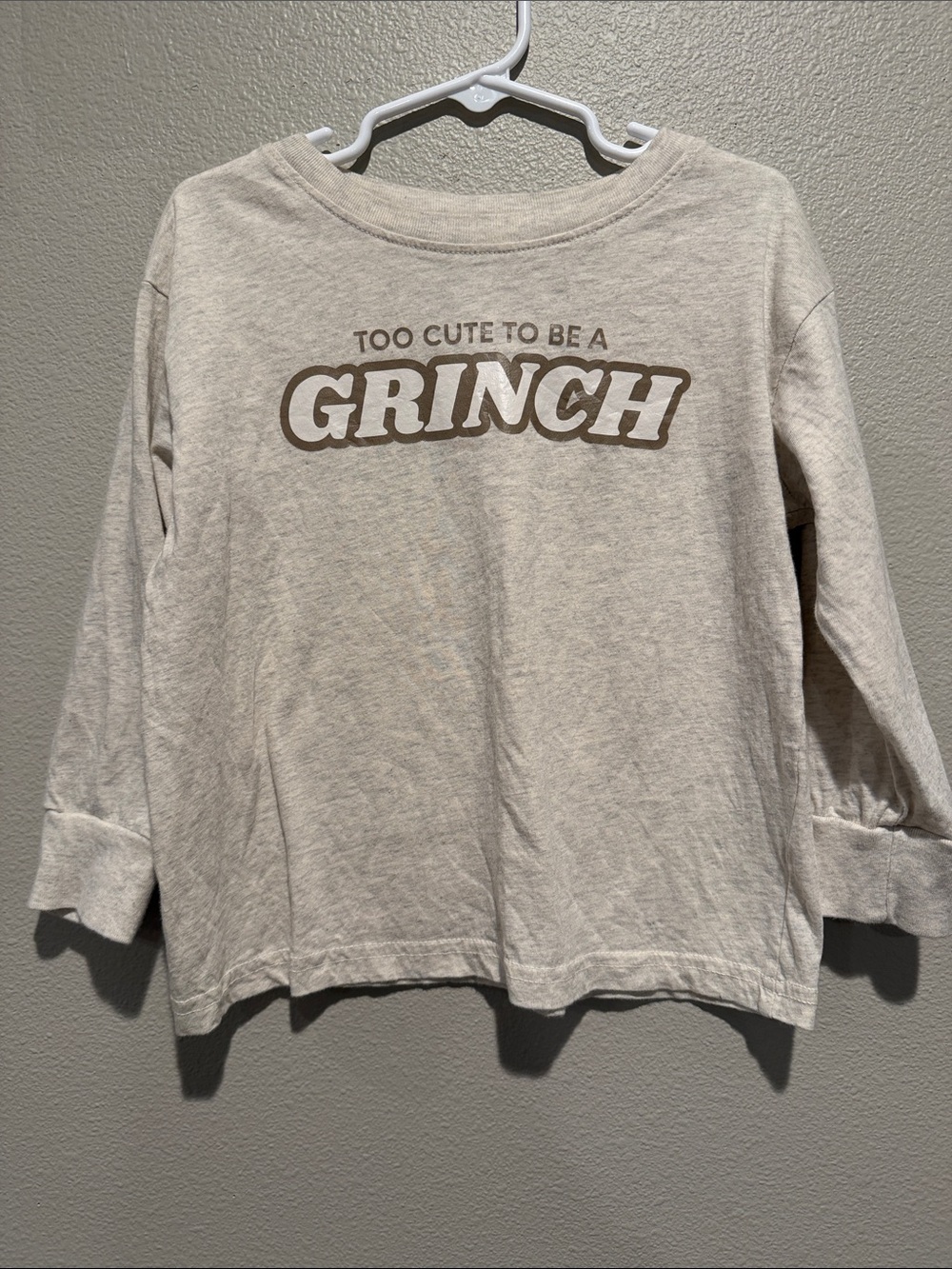 Cream Long Sleeve 'Too Cute To Be A Grinch' Tee Size: 4